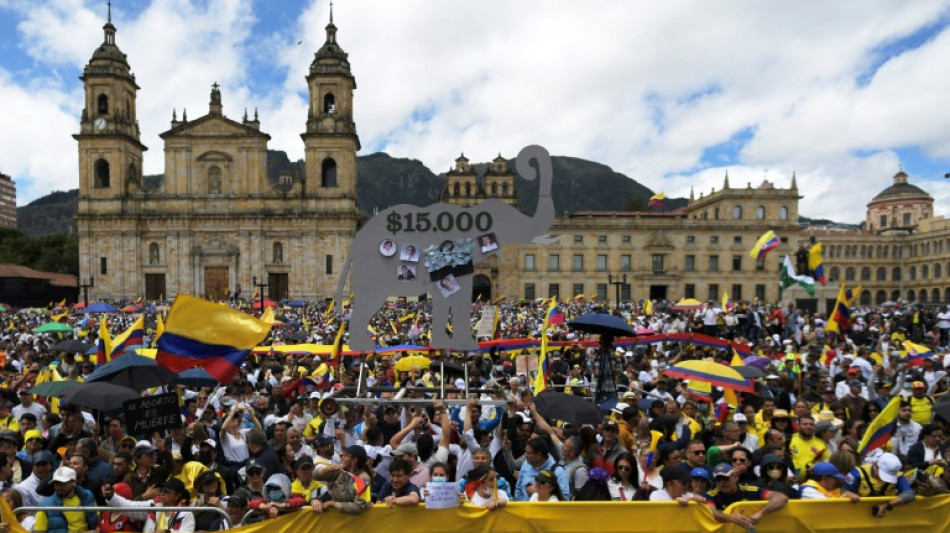 Milhares protestam na Col&ocirc;mbia contra reformas do governo