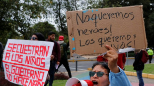 Protestan en Ecuador por la desaparici&oacute;n de cuatro adolescentes tras un operativo militar