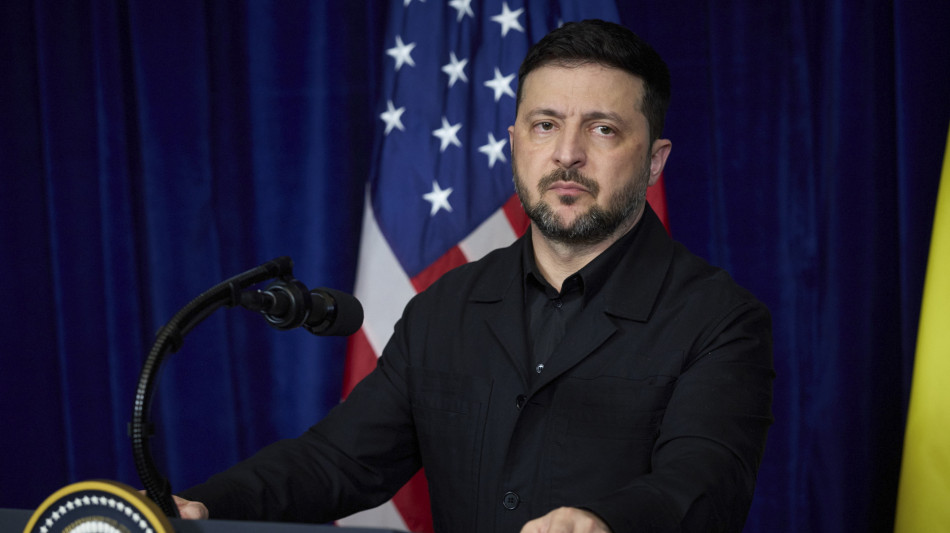 Zelensky, lavoriamo a una riunione dei Volenterosi il 6 in Francia