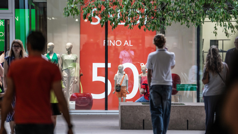 Confcommercio,sabato i saldi estivi, spesa a famiglia a 203 euro