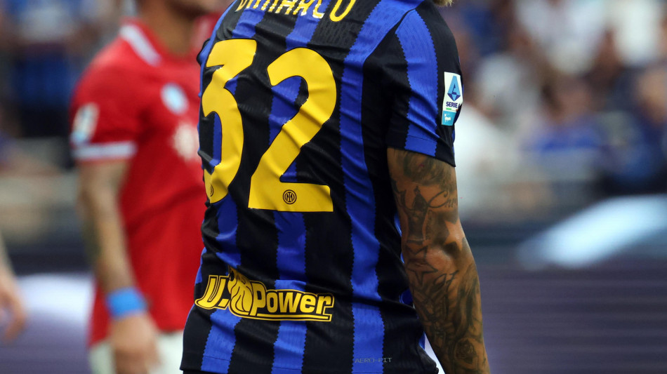 Inter: lieve distorsione al ginocchio per Dimarco