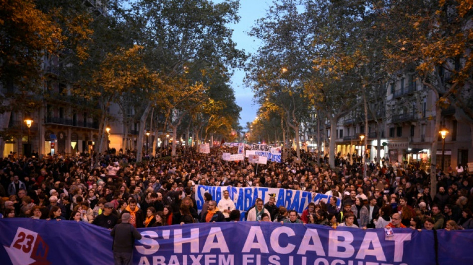 Tausende Menschen demonstrieren in Barcelona f&uuml;r bezahlbaren Wohnraum