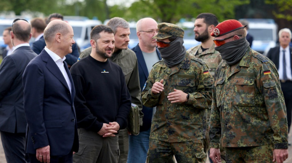 Zelensky volta &agrave; Ucr&acirc;nia com 'armas novas e potentes' para frear a R&uacute;ssia