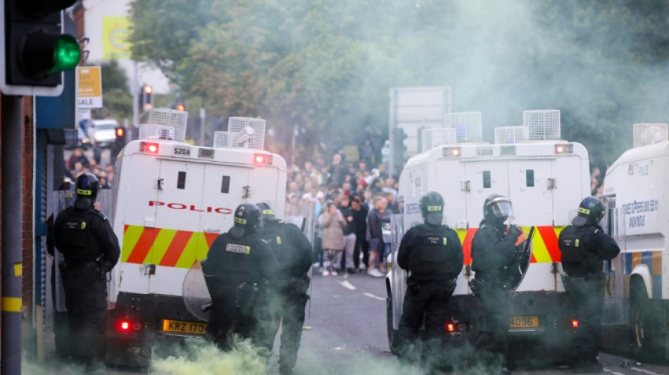 Al menos 15 detenidos en Irlanda del Norte por la violencia contra la inmigraci&oacute;n