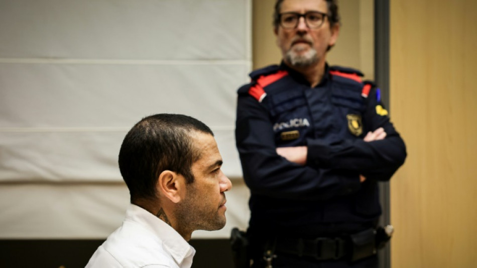 Espagne: faute d'avoir pay&eacute; la caution, Alves reste en prison pour l'instant