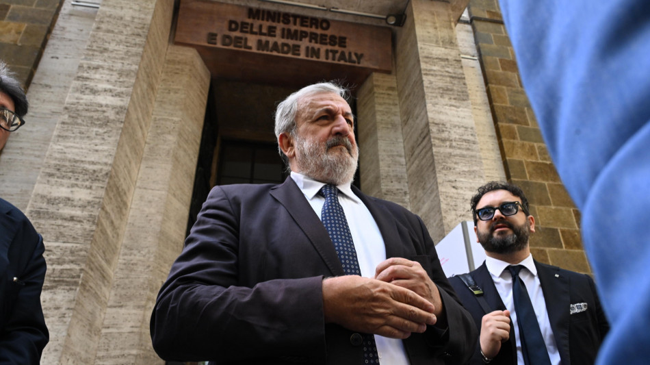 Ex Ilva: Emiliano, ipotesi accordo senza esprimersi su nave