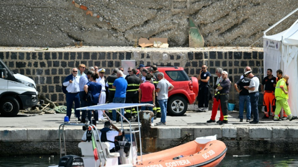 Reanudan la b&uacute;squeda en Sicilia de victimas del naufragio de velero con ejecutivos