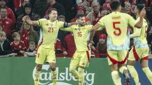 Espanha vence Dinamarca e termina em 1&ordm; do grupo na Liga das Na&ccedil;&otilde;es
