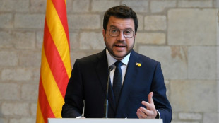 Presidente catal&atilde;o convoca elei&ccedil;&otilde;es regionais antecipadas para 12 de maio