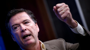 Inculp&eacute; sous la pression de Trump, l'ex-directeur du FBI Comey plaide non coupable