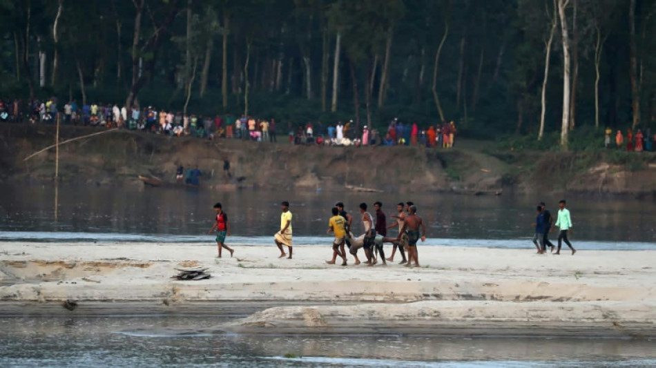 Sube a 68 cifra de muertos por naufragio de embarcaci&oacute;n con peregrinos en Banglad&eacute;s