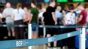 Flugst&ouml;rungen durch Cyberattacke: Polizei nimmt Mann in Gro&szlig;britannien fest