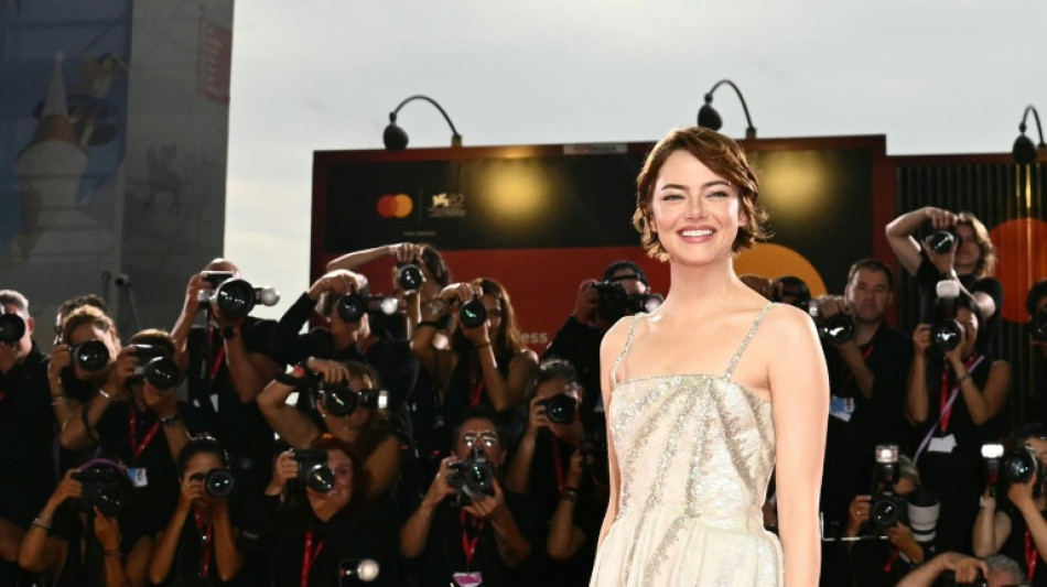 George Clooney y Emma Stone brillan en una Mostra de Venecia pasada por agua