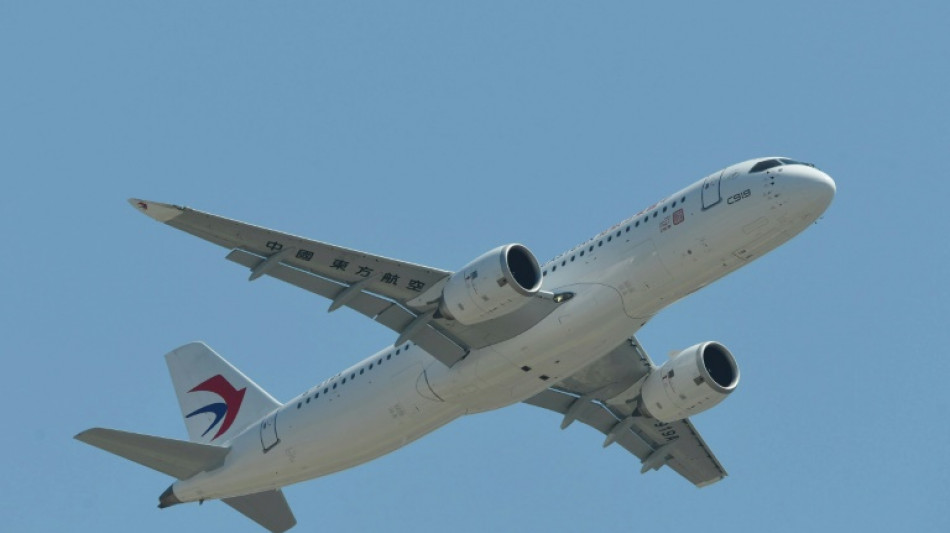 Le premier avion de ligne de conception chinoise d&eacute;colle pour son vol commercial inaugural
