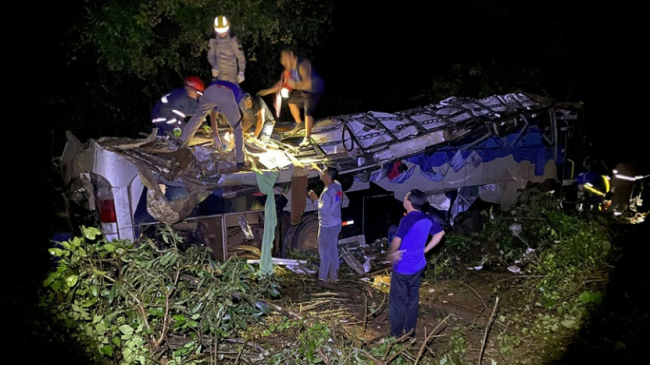 Diez muertos y 21 heridos al despe&ntilde;arse un autob&uacute;s en el sur de Brasil