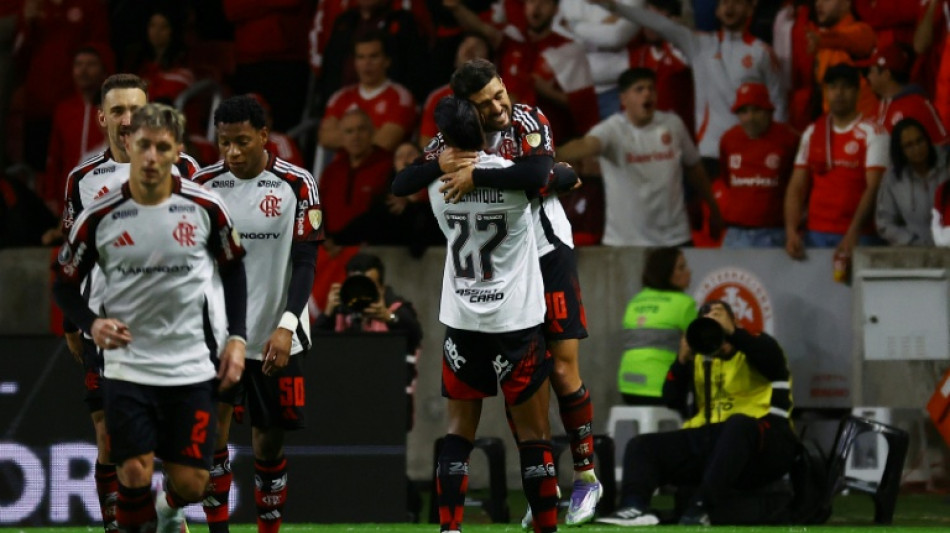 Flamengo volta a vencer Inter (2-0) e vai &agrave;s quartas da Libertadores