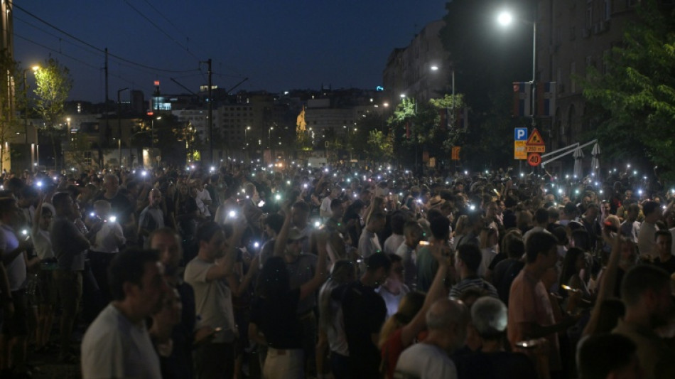 Miles de personas bloquearon carreteras en la segunda noche de protestas en Serbia