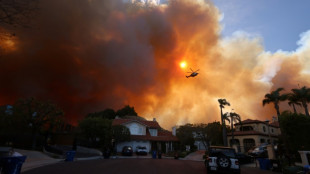 Waldbr&auml;nde in und um Los Angeles treiben Anwohner in die Flucht