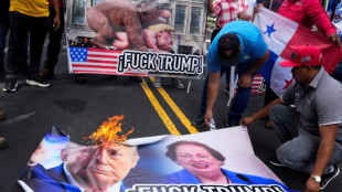 "Deja el canal": paname&ntilde;os protestan contra Trump ante la embajada de EEUU